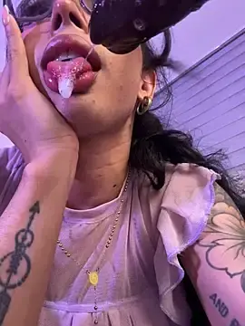 Stripchat Free Live Porn of Samantha_Bernardo