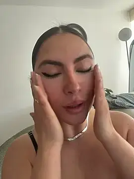 Stripchat Free Live Porn of sukhakunis1