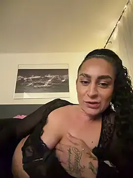 Stripchat Free Live Porn of CurlyRouge