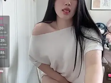 Stripchat Adult Webcam of --bee--