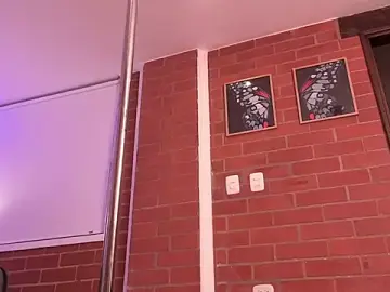 Stripchat Free Porn Cam of mandi4pole_