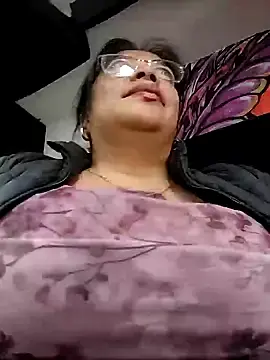 Stripchat Watch Live Sex Cams of __valentina18