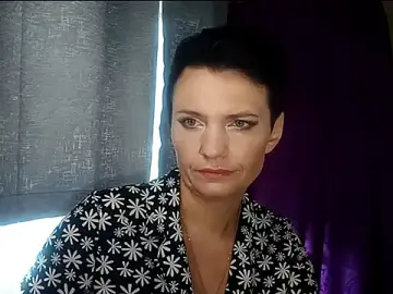 Stripchat Free Live Porn of HotMamaQueen234