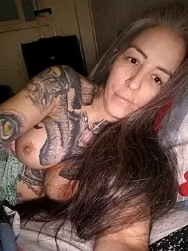 Stripchat Live Sex Cam of vamporasuccubus19777