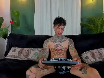 Stripchat Free Live Porn of Aron_ford