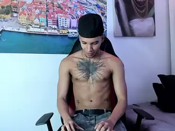 Stripchat Live Sex Cam of kai_storm77