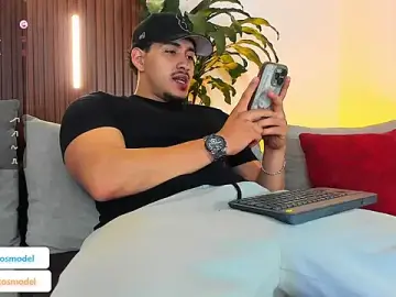 Stripchat Live Sex Cam of lucasanto_