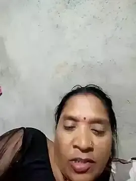 Stripchat Adult Webcam of Loomaraj