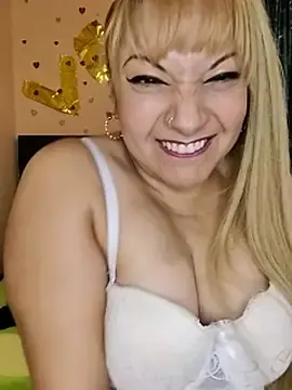 Stripchat Live Sex Cam of Venuss_Milf