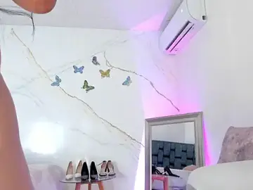 Stripchat Live Sex Cam of IsiisLovei