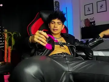 Stripchat Live Sex Cam of LyleBennett_