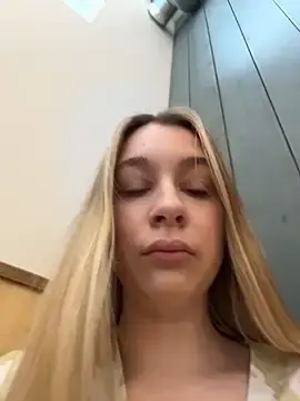 Stripchat Free Porn Cam of SashaCatt