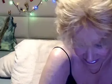 Stripchat Sex Cam of HappyWomanOn
