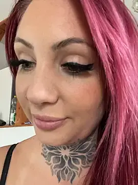 Stripchat Adult Webcam of MimiSweet111