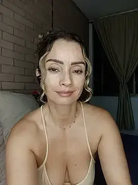 Stripchat Live Sex Cam of Loly_Horny