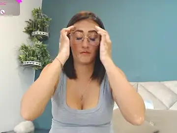 Stripchat Watch Live Sex Cams of SharisWillian