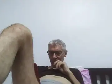 Stripchat Live Sex of BIGUNCUTHARDCOCK