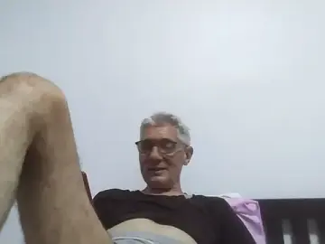 Stripchat Live Sex of BIGUNCUTHARDCOCK