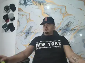 Stripchat Live Sex Cam of myke_andrade
