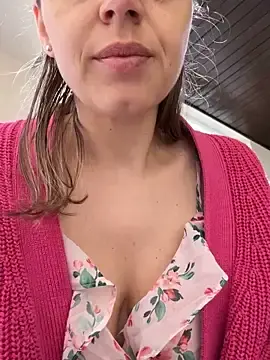 Stripchat Free Live Porn of ladywithbigass