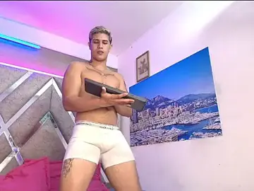 Stripchat Sex Cam of dominic_connor