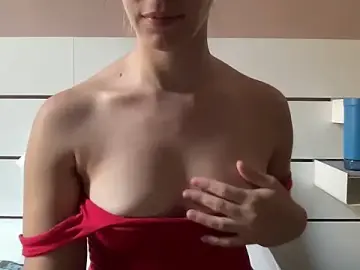Stripchat Sex Cam of petiteetoile