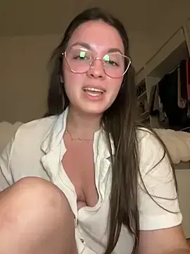Stripchat Live Sex Cam of liloush__