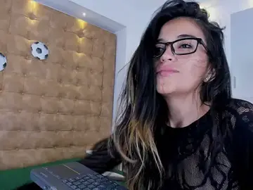 Stripchat Live Porn of violet_giraldo