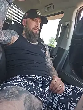Stripchat Free Porn Cam of Beardedtattood