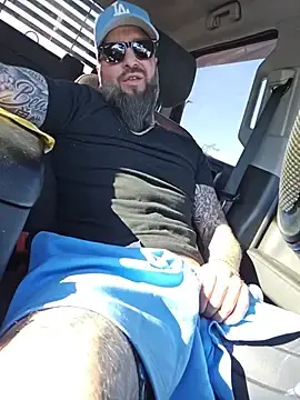 Stripchat Free Live Porn of Beardedtattood
