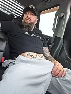 Stripchat Sex Cam of Beardedtattood