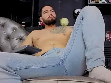 Stripchat Watch Live Sex Cams of matteosantos