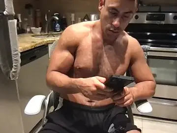 Stripchat Free Porn Cam of BigGuyMuscle