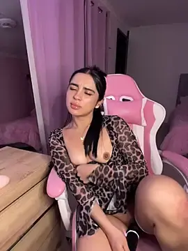 Stripchat Live Sex of Emily-14