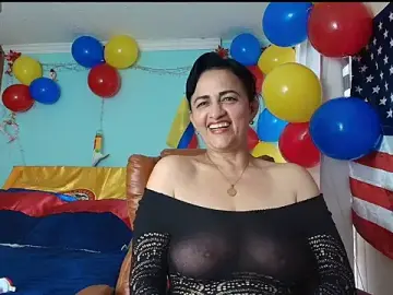 Stripchat Sex Cam of ISABEEL_SOFIA01
