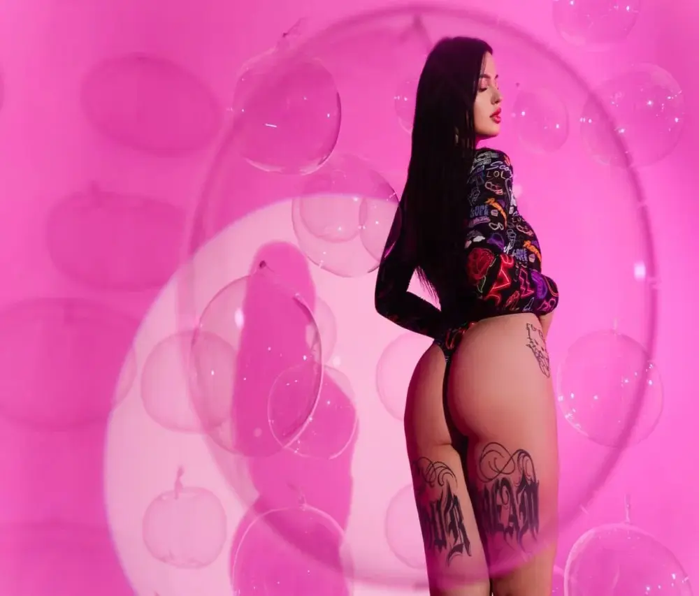 Naomi_Hotter