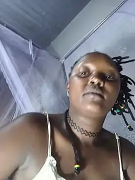 Stripchat Sex Cam of Sexy_bellah12