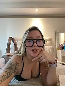 Stripchat Free Live Porn of Mialunaxx