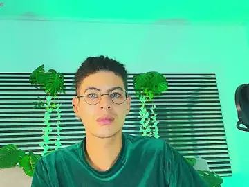 Stripchat Sex Cam of ThiiagoSaeenz