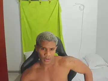 Stripchat Sex Cam of corzoethan