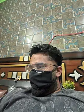Stripchat Live Sex Cam of BeardKingoBack