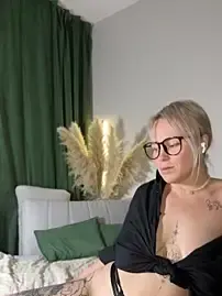 Stripchat Free Live Porn of Charming_Daphny