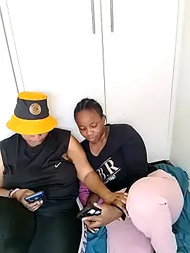 Stripchat Free Porn Cam of JuicyHoney_01