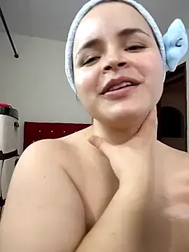 Stripchat Live Sex Cam of SeleneLuminari8