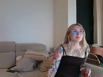 Stripchat Free Porn Cam of tattoobbgirl