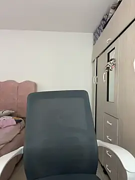 Stripchat Free Live Porn of Emmily_19