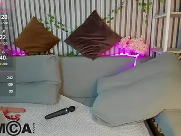 Stripchat Free Porn Cam of Little_Chips