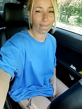 Stripchat Live Sex Cam of POPPY_XO