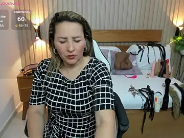 Stripchat Watch Live Sex Cams of luciana_ballesteros_