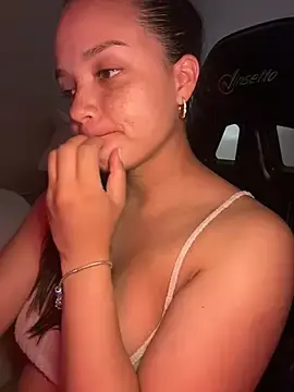 Stripchat Live Porn of MisFrekcles_